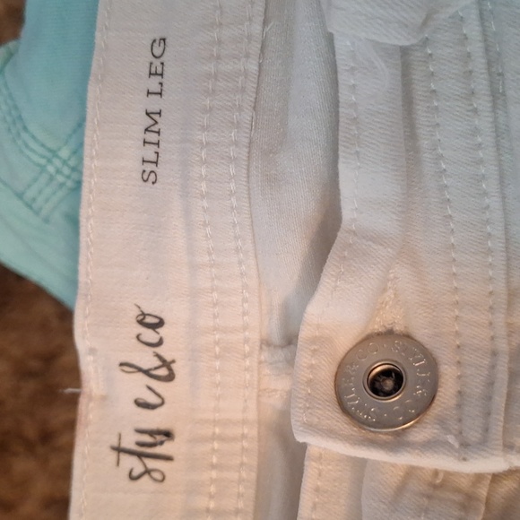 Two Pair of Slim Leg Jeans White/ Light Teal Size 6p - Picture 8 of 9